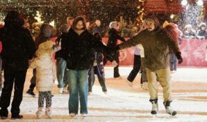 Катки в московских парках начали принимать первых посетителей